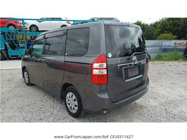 toyota noah 2011 TE3005 image 1