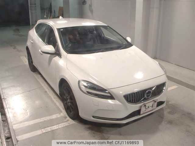 volvo v40 2018 -VOLVO--Volvo V40 MD4204T-J2470757---VOLVO--Volvo V40 MD4204T-J2470757- image 1