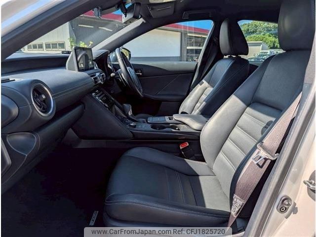 lexus is 2020 CFJ1825720 image 2