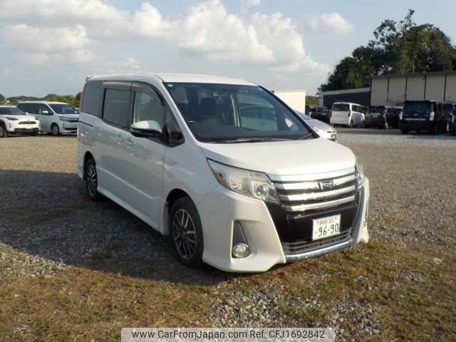 toyota noah 2014 CFJ1692842 image 1