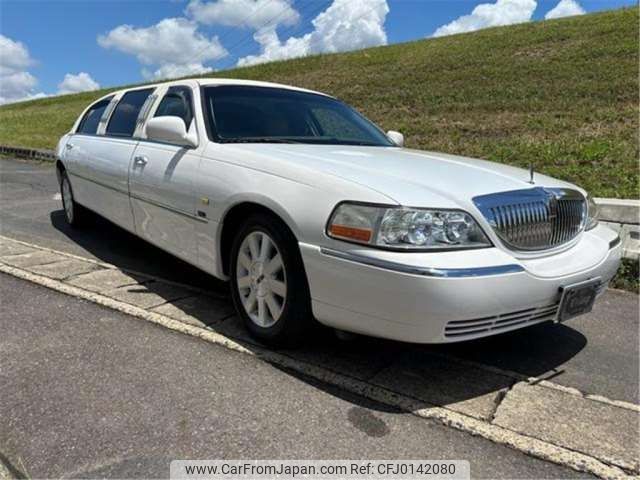 lincoln town-car 2003 -FORD 【名古屋 307】--Lincoln Towncar ﾌﾒｲ--1L1FM81W03Y645881---FORD 【名古屋 307】--Lincoln Towncar ﾌﾒｲ--1L1FM81W03Y645881- image 1