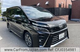 toyota voxy 2020 -TOYOTA 【名変中 】--Voxy ZRR80W--0590702---TOYOTA 【名変中 】--Voxy ZRR80W--0590702-