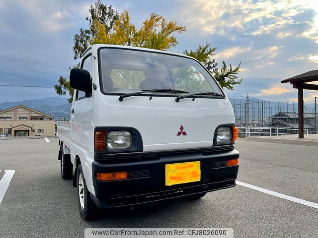 mitsubishi minicab-truck 1995 c7830baff9119ae8e4f0ea57fcd66635 image 1