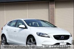 volvo v40 2014 -VOLVO 【岡山 301ﾒ303】--Volvo V40 MB4164T--E2129472---VOLVO 【岡山 301ﾒ303】--Volvo V40 MB4164T--E2129472-