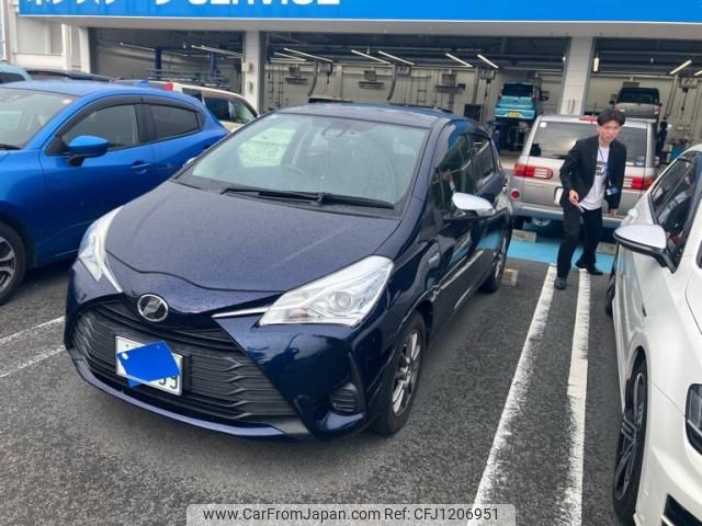 toyota vitz 2017 -TOYOTA--Vitz DAA-NHP130--NHP130-2013970---TOYOTA--Vitz DAA-NHP130--NHP130-2013970- image 1