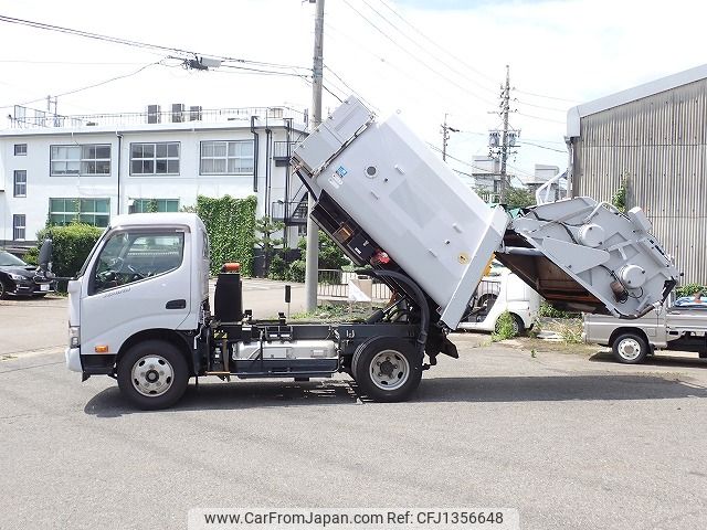 hino dutro 2017 25632508 image 2