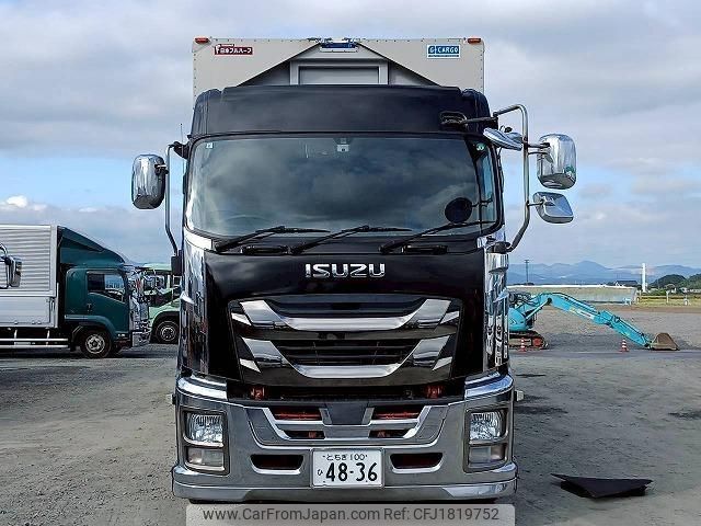 isuzu giga 2017 CFJ1819752 image 2