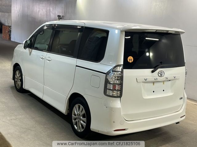 toyota voxy 2010 CFJ1825106 image 2