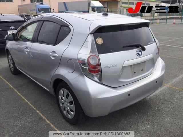 toyota aqua 2012 CFJ1300683 image 2