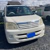 toyota noah 2004 CFJ1862504 image 2
