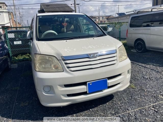 toyota noah 2004 CFJ1862504 image 2