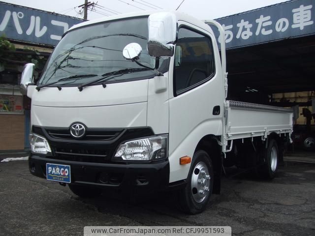 toyota dyna-truck 2017 GOO_NET_EXCHANGE_0802556A30240629W001 image 2