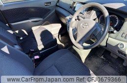 toyota isis 2010 504928-927347