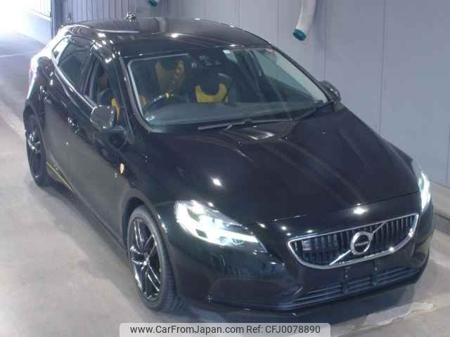 volvo v40 2017 -VOLVO--Volvo V40 MD4204T-J2457447---VOLVO--Volvo V40 MD4204T-J2457447- image 1