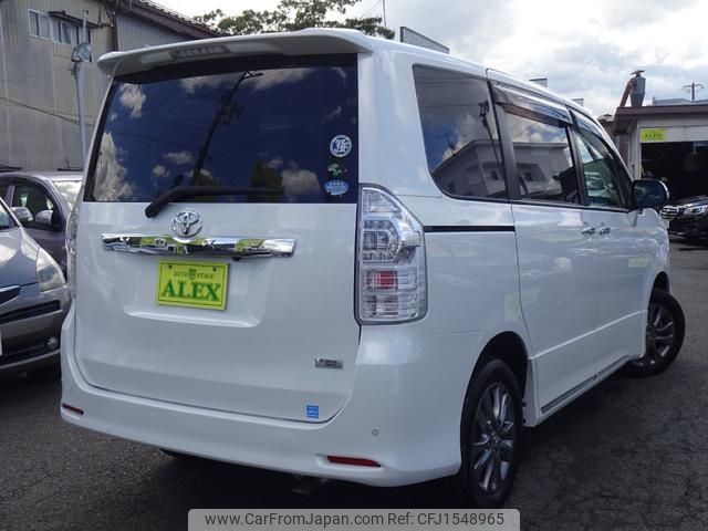 toyota voxy 2013 CFJ1548965 image 2