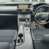 lexus is 2019 CFJ1633715 image 9