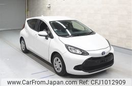 toyota aqua 2023 -TOYOTA--AQUA MXPK11-2135167---TOYOTA--AQUA MXPK11-2135167-