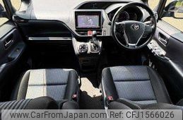 toyota voxy 2015 CFJ1566026