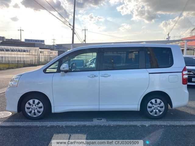 toyota noah 2010 TE4952 image 1