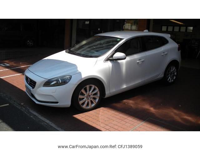 volvo v40 2015 quick_quick_MB4154T_YV1MV2920G2274476 image 2