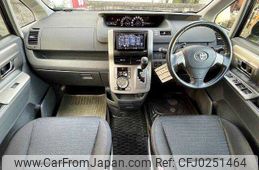 toyota voxy 2009 504928-924657