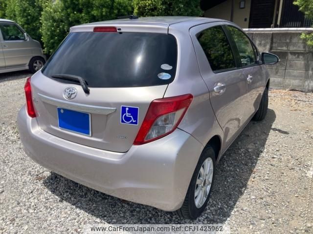 toyota vitz 2011 -TOYOTA--Vitz DBA-NSP135--NSP135-2013698---TOYOTA--Vitz DBA-NSP135--NSP135-2013698- image 2