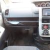 toyota voxy 2010 CFJ1545485 image 6