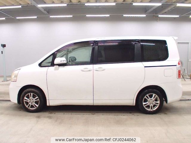 toyota noah 2007 NIKYO_SC54087 image 2