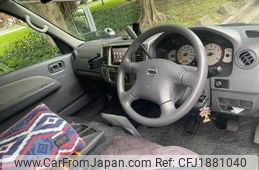 nissan caravan-bus 2004 CFJ1881040