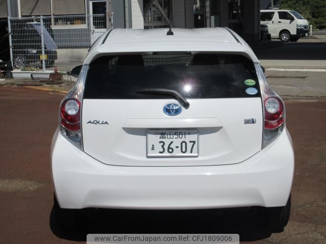 toyota aqua 2012 CFJ1809006 image 2