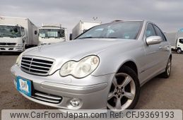 mercedes-benz c-class 2004 REALMOTOR_N2024010049F-24