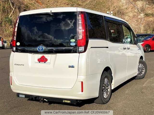 toyota esquire 2016 504928-929364 image 2