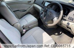 toyota isis 2010 504928-923142