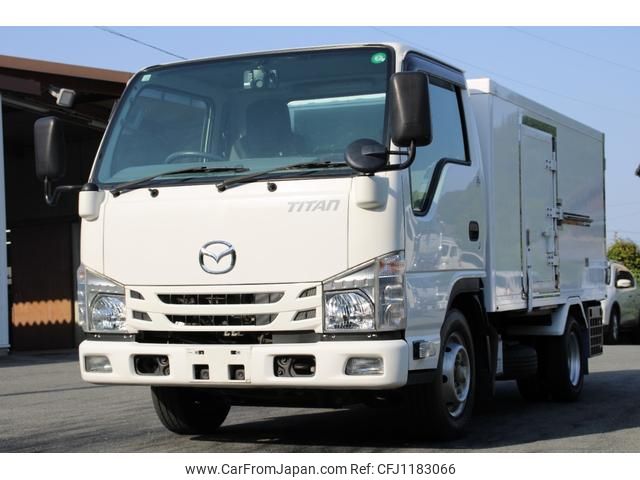 mazda titan 2017 GOO_NET_EXCHANGE_0230013A30250522W003 image 1