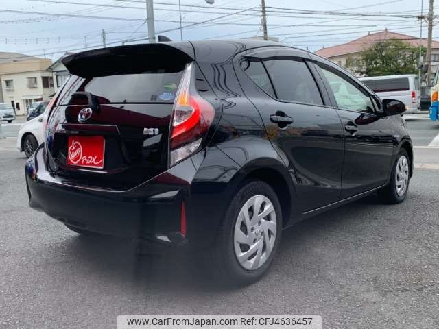 toyota aqua 2017 CFJ4636457 image 2