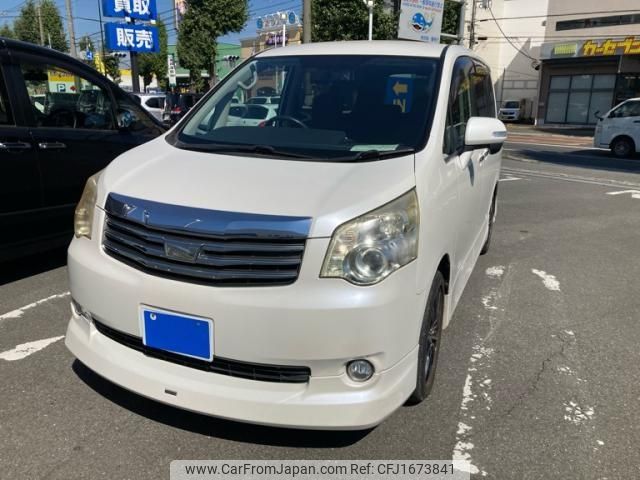 toyota noah 2010 CFJ1673841 image 1