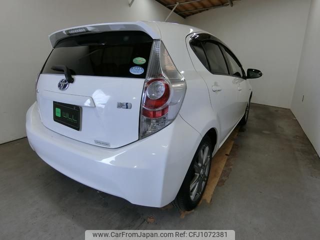 toyota aqua 2012 CFJ1072381 image 2
