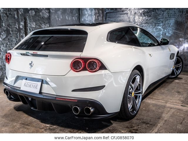 ferrari ferrari-gtc4lusso 2017 CFJ0858070 image 2