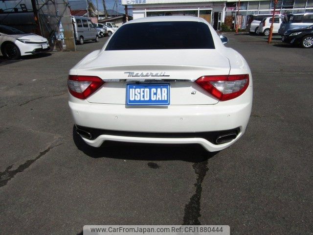 maserati granturismo 2010 CFJ1880444 image 2