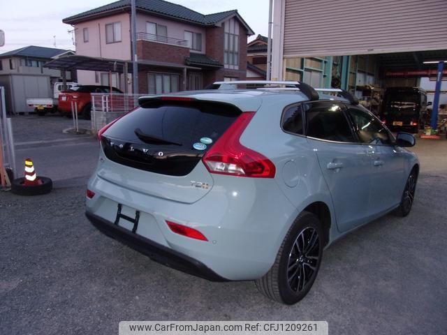 volvo v40 2019 quick_quick_MB4154T_WY1MV2820K2581073 image 2