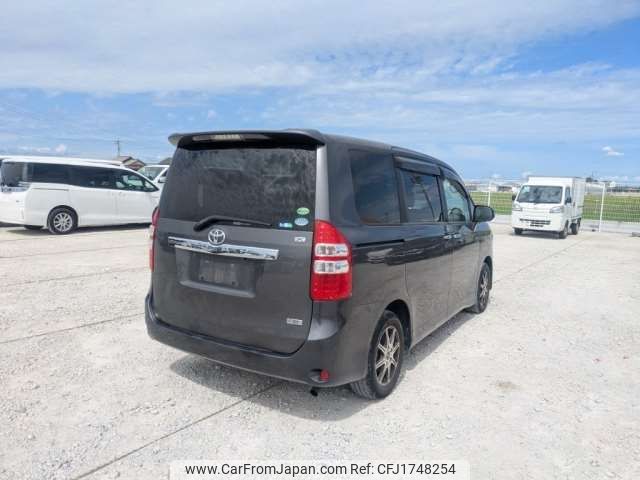 toyota noah 2013 CFJ1748254 image 2