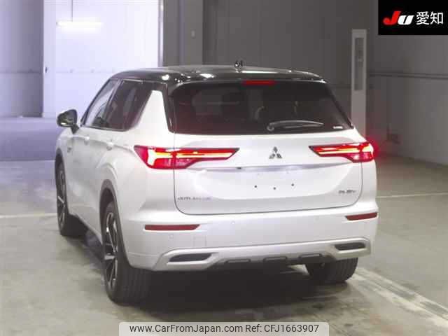 mitsubishi outlander-phev 2023 CFJ1663907 image 2