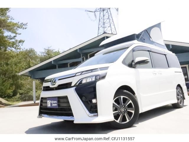 toyota voxy 2018 GOO_JP_700070848530250502002 image 1