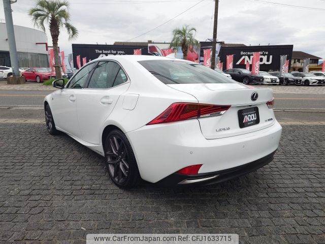 lexus is 2019 CFJ1633715 image 2