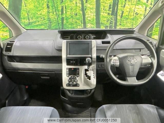 toyota voxy 2013 -TOYOTA--Voxy DBA-ZRR70W--ZRR70-0556609---TOYOTA--Voxy DBA-ZRR70W--ZRR70-0556609- image 2