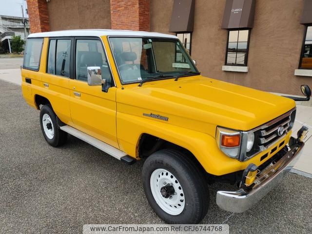 toyota landcruiser-70 2001 GOO_JP_700080342430210129002 image 2