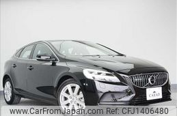 volvo v40 2017 -VOLVO 【名変中 】--Volvo V40 MD4204T--H2437050---VOLVO 【名変中 】--Volvo V40 MD4204T--H2437050-
