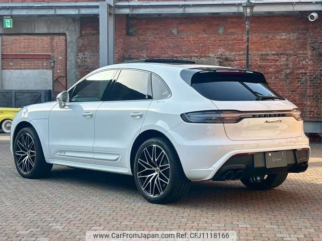 porsche macan 2023 CFJ1118166 image 2