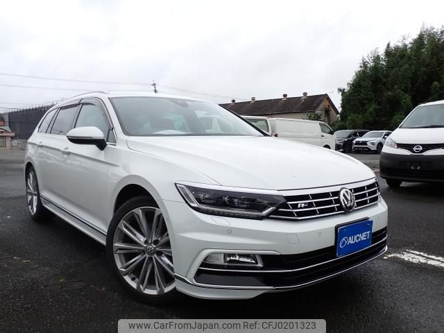 volkswagen passat-variant 2018 quick_quick_ABA-3CCHH_WVWZZZ3CZJE073705 image 1