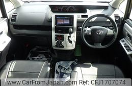 toyota noah 2011 CFJ1707074